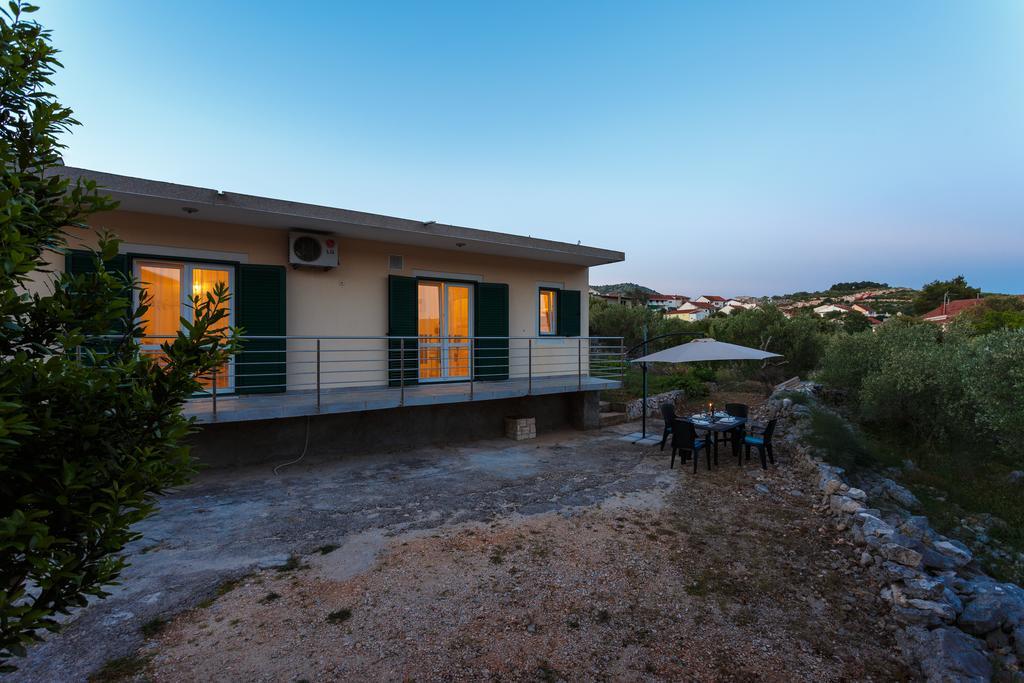 Holiday Home Iris มารีนา ภายนอก รูปภาพ