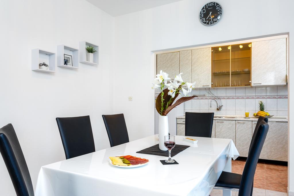 Holiday Home Iris มารีนา ภายนอก รูปภาพ