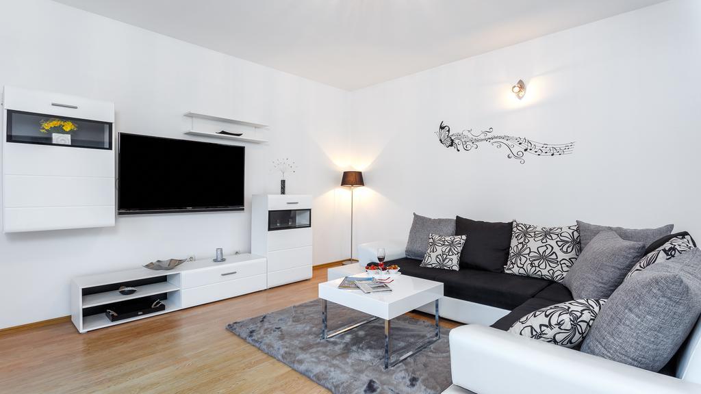 Holiday Home Iris มารีนา ภายนอก รูปภาพ